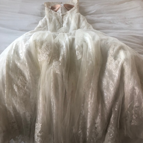 Keyhole Back Lace Ivory Wedding Dress - Picture 11 of 16